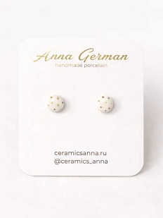 Серёжки-гвоздики Анна Герман круглые в точку, фарфор, бежевые
