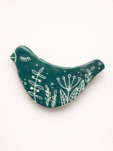 Брошь ручной работы Голубка и травы, зелёная, керамика