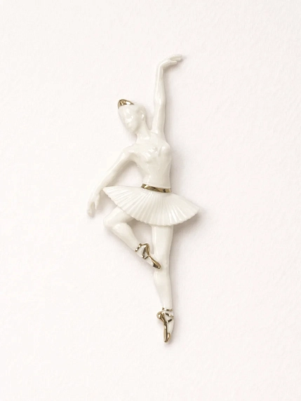 Брошь ручной работы Фарфор Булыгина «Балерина Па №1», бело-серебристая, фото 2.