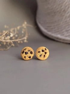 Серьги-гвоздики «Печенье с шоколадной крошкой», полимерная глина