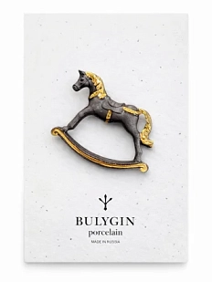 Брошь ручной работы Фарфор Булыгина «Лошадка», чёрно-золотистая
