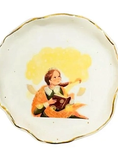Блюдце ручной работы Анна Герман «Девушка с книгой», белая, фарфор, 10,5 см