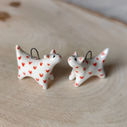 Подвеска ручной работы Боттери керамика «‎Котик»‎ роспись в сердечко, керамика, фото 1.