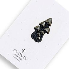 Брошь ручной работы Bulygin «Грибы», фарфор, чёрно-серебристая