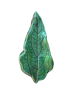 Брошь ручной работы КерамЕлКа Длинный лист, зелёная, керамика