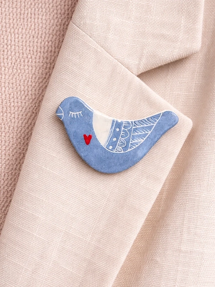 Брошь ручной работы Elizabeth Madar Голубка с сердечком, голубая, керамика, фото 2.