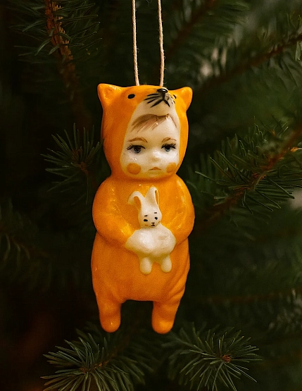 Ёлочная игрушка Ким керамика «Малыш в костюме лисы», 10 см, фарфор, фото 4.