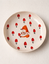 Тарелка ручной работы Ким керамика с бортиком Лисёнок с мухоморами, белая, фарфор, 16 см