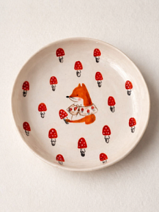 Тарелка ручной работы Ким керамика с бортиком Лисёнок с мухоморами, белая, фарфор, 16 см