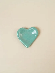 Блюдце ручной работы Августа в виде сердечка, мятное, керамика, 6 см