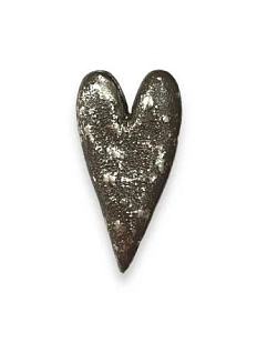 Брошь ручной работы КерамЕлКа «Длинное сердце», чёрно-серебристая, керамика
