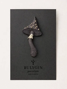 Брошь ручной работы Фарфор Булыгина «Мухомор», чёрно-серебристая