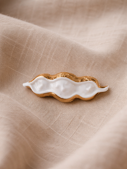 Брошь ручной работы Bulygin «Горох», фарфор, бело-золотистая, фото 3.