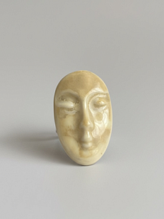 Кольцо ручной работы «Лицо овальное», бежевое, фарфор