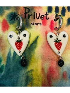 Серьги-конго ручной работы Звер с бусиной «Клубнички», белый, керамика