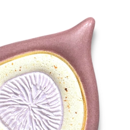 Брошь ручной работы Екатерина Юдо «Инжир», сиреневая, матовая, керамика, фото 3.