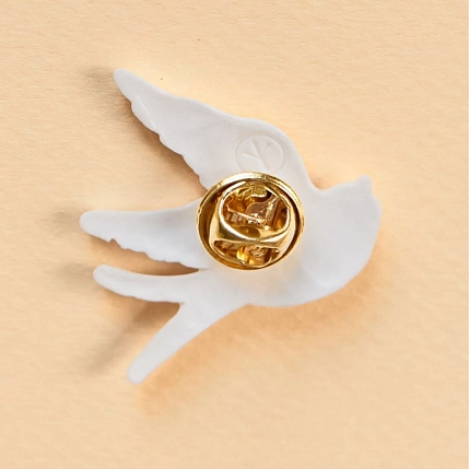 Брошь ручной работы Фарфор Булыгина «Ласточка», бело-серебристая, фото 3.