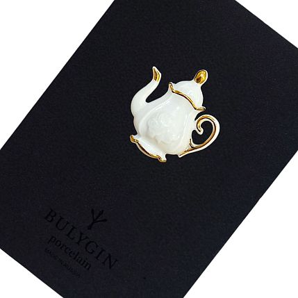 Брошь ручной работы Bulygin «Кофейник», фарфор, бело-золотистая, фото 1.