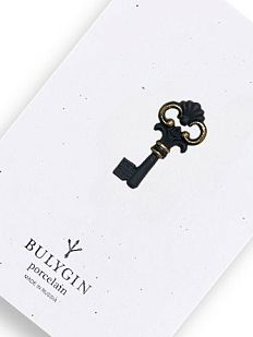Брошь ручной работы Bulygin «Ключик», фарфор, чёрно-золотистая