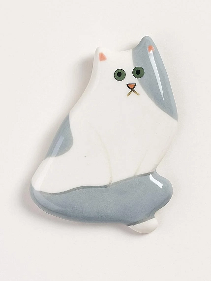 Брошь ручной работы Екатерина Юдо «Бело-серый кот», керамика, фото 1.