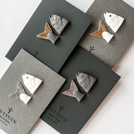 Брошь ручной работы Bulygin «Рыбий хвост» большая, фарфор, чёрно-золотистая, фото 3.