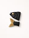 Брошь ручной работы Bulygin «Рыбий хвост» большая, фарфор, чёрно-золотистая, превью фото 3