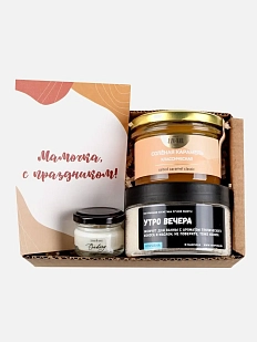 Подарочный набор с ароматической свечой, скрабом для тела и мягкой карамелью