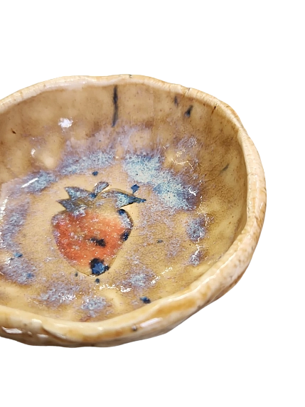 Пиала ручной работы Клубника, бежевая, керамика, 8,5 см, фото 4.