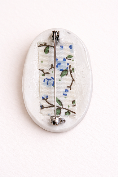 Брошь ручной работы Elizabeth Madar Чертополох, овальная, белая, керамика, фото 2.