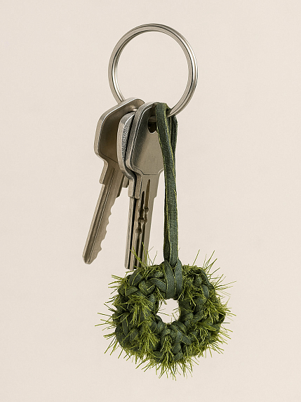 Вязаный обвес брелок «Цветок пушистый», тёмно-зелёный, 6 см, фото 2.