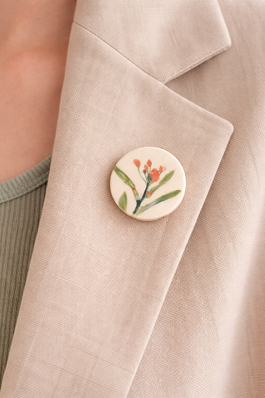 Брошь ручной работы Elizabeth Madar Оттиск трав с розовым цветком № 3, керамика, фото 3.