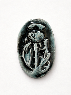 Брошь ручной работы Чертополох, овальная, тёмно-зелёная, керамика