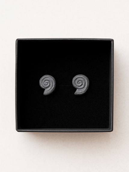Сережки-гвоздики «Ракушки-завитки», чёрные, фарфор, фото 1.