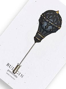 Брошь ручной работы Bulygin «Аэростат», фарфор, чёрно-золотистая
