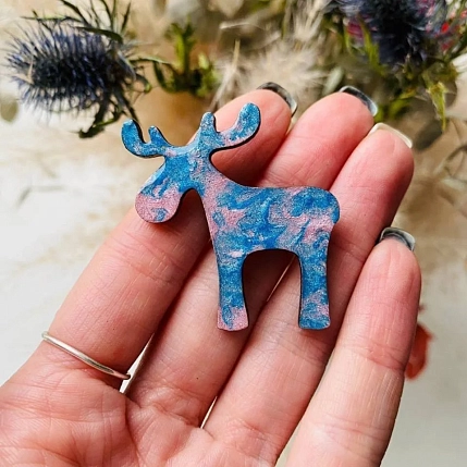 Брошь ручной работы «Лось», голубая, дерево, фото 3.