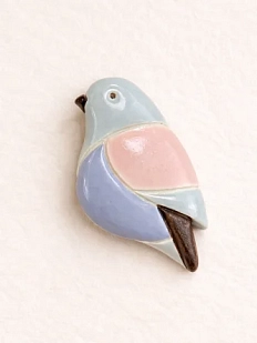Брошь ручной работы Екатерина Юдо «Птичка», розово-голубая, керамика