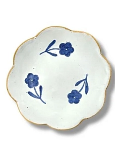 Глубокая тарелка ручной работы с волнистым краем и синими цветами, белая, керамика, 17 см