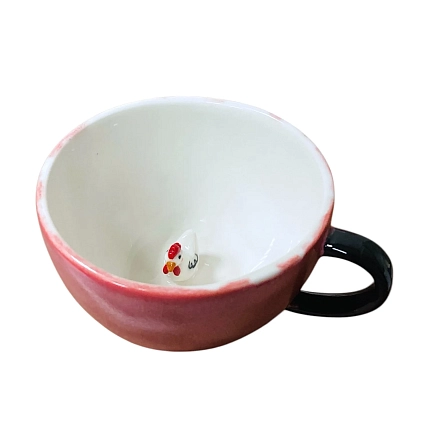 Кружка ручной работы Маковка с фигуркой внутри «Курочка», розовая, 300 мл, круглая, фото 1.