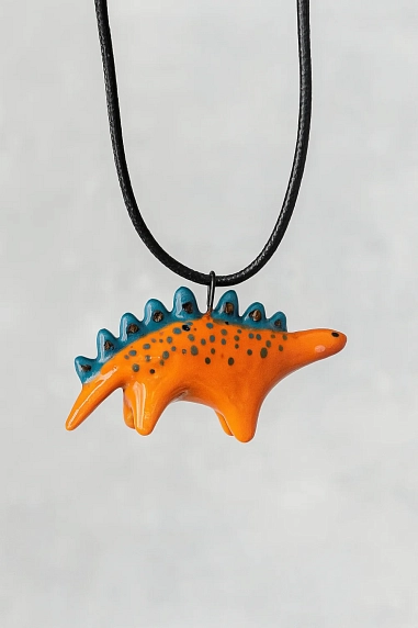 Подвеска ручной работы Боттери керамика с динозавром «‎Стегозавр»‎, оранжевый, керамика, фото 1.