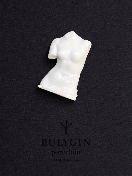 Брошь ручной работы Bulygin «Античный торс», белая, фарфор, фото 1.