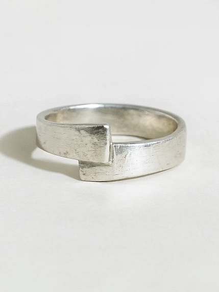 Кольцо Руина «Замкнутая линия», нейзильбер, фото 1.