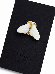 Брошь ручной работы Bulygin «Моль», фарфор, бело-золотистая