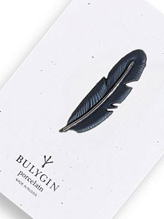 Брошь ручной работы Bulygin «Перо», фарфор, чёрно-серебристая