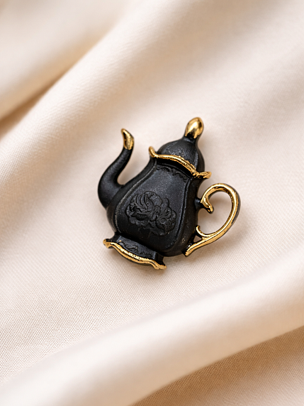 Брошь ручной работы Bulygin «Кофейник», фарфор, чёрно-золотистая, фото 5.