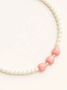 Чокер DARI DARI с розовыми керамическими сердечками, жемчужный