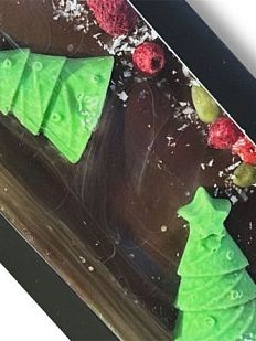 Тёмный шоколад "Зимние ёлочки" с малиной, брусникой и тыквенными семечками, 45 гр