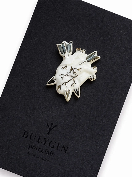 Брошь ручной работы Фарфор Булыгина «Разбитое сердце», бело-серебристая, фото 2.