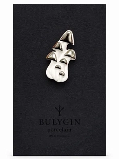 Брошь ручной работы Фарфор Булыгина «Грибы», бело-серебристая
