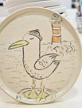 Тарелка «Чайка около маяка с чёрной шапочкой»
