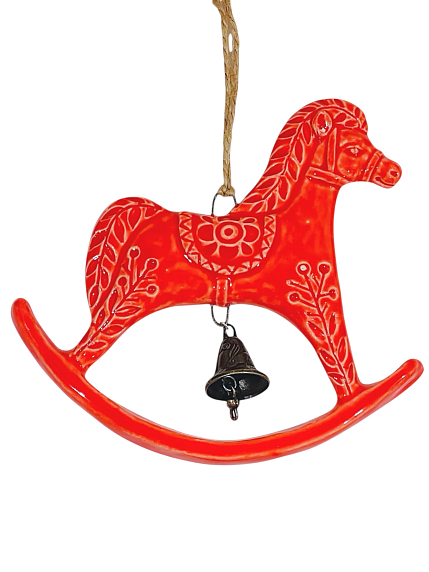 Подвес плоский керамический ручной работы «Лошадка-качалка с колокольчиком», красный, 13 см, фото 1.